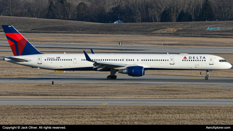 Photo of N586NW - Delta Airlines Boeing 757-300 at KDTW on AeroXplorer Aviation Database