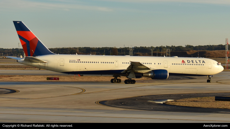 Photo of N834MH - Delta Airlines Boeing 767-400ER at ATL on AeroXplorer Aviation Database