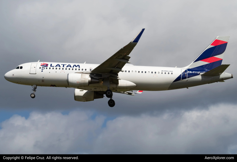 Photo of PR-TYU - LATAM Airbus A320 at SSA on AeroXplorer Aviation Database