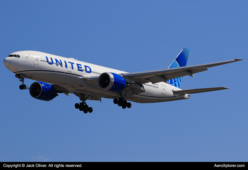Photo of N78005 - United Airlines Boeing 777-200ER at MCO on AeroXplorer Aviation Database