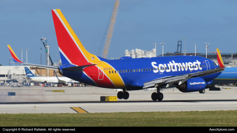 Photo of N750SA - Southwest Airlines Boeing 737-700 at FLL on AeroXplorer Aviation Database