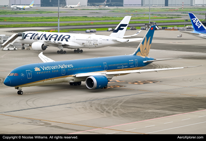 Photo of VN-A861 - Vietnam Airlines Boeing 787-9 at HND on AeroXplorer Aviation Database