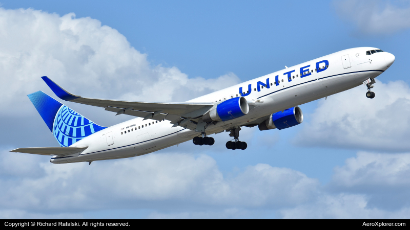 Photo of N649UA - United Airlines Boeing 767-300ER at MCO on AeroXplorer Aviation Database