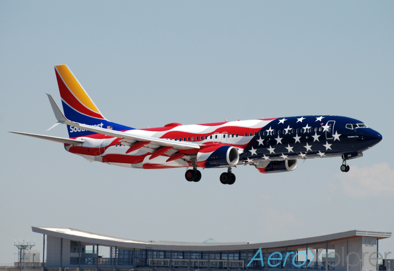 Photo of N500WR - Southwest Airlines Boeing 737-800 at PHX on AeroXplorer Aviation Database