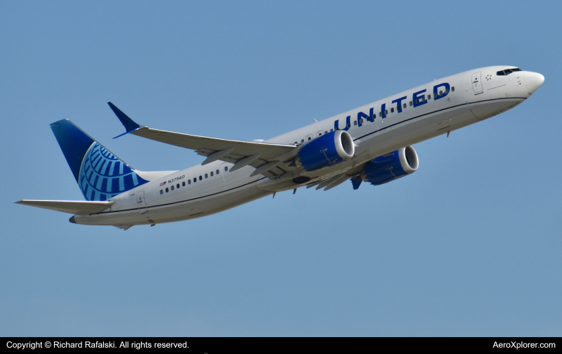 Photo of N37560 - United Airlines Boeing 737 MAX 9 at ORD on AeroXplorer Aviation Database