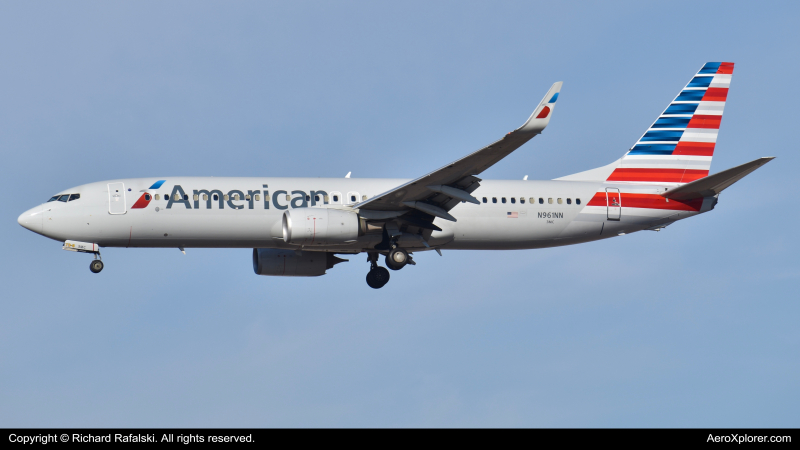 Photo of N961NN - American Airlines Boeing 737-800 at PHX on AeroXplorer Aviation Database