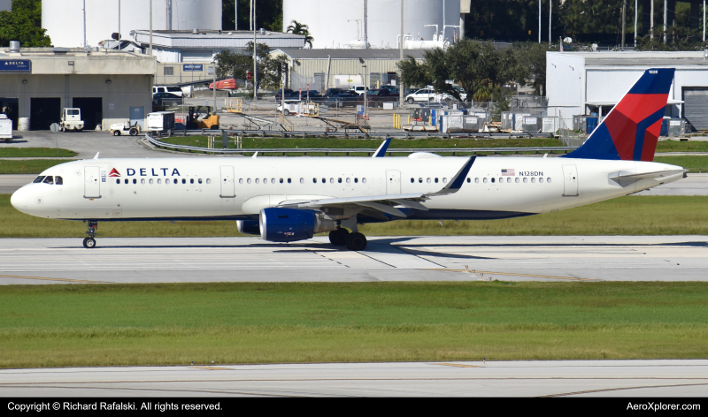 Photo of N128DN - Delta Airlines Airbus A321-200 at FLL on AeroXplorer Aviation Database