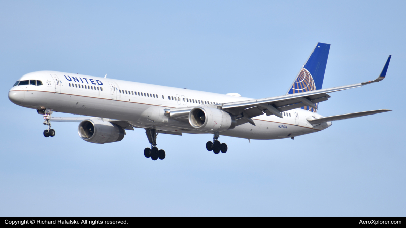 Photo of N57864 - United Airlines  Boeing 757-200 at ORD on AeroXplorer Aviation Database