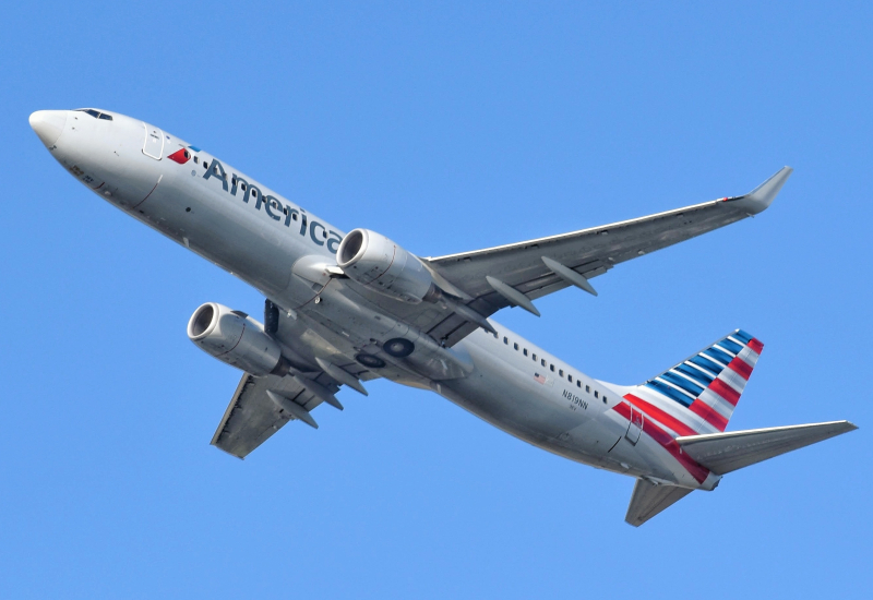 Photo of N819NN - American Airlines Boeing 737-800 at SAN on AeroXplorer Aviation Database