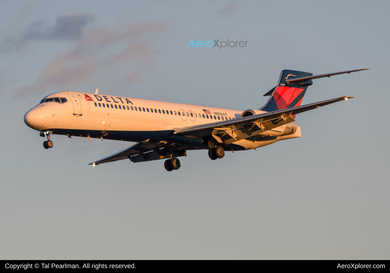 Photo of N896AT - Delta Airlines Boeing 717-200 at BWI on AeroXplorer Aviation Database