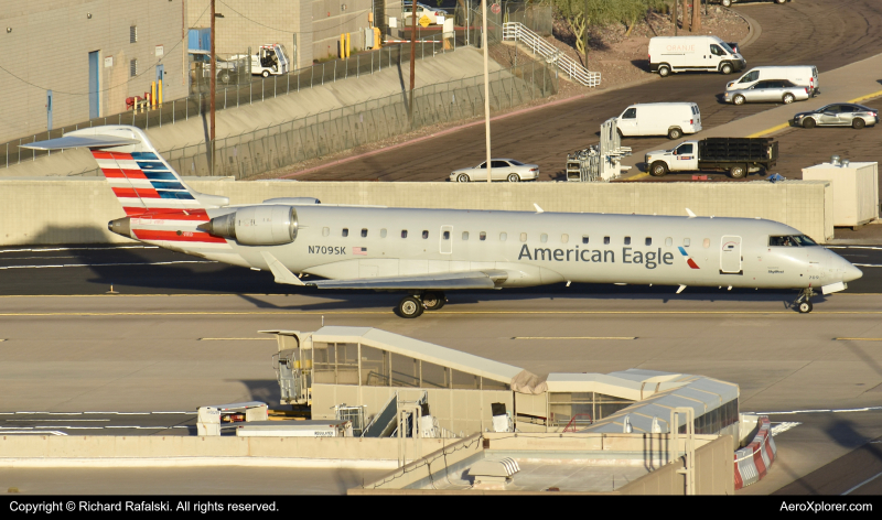 Photo of N709SK - American Eagle Mitsubishi CRJ-700 at PHX on AeroXplorer Aviation Database
