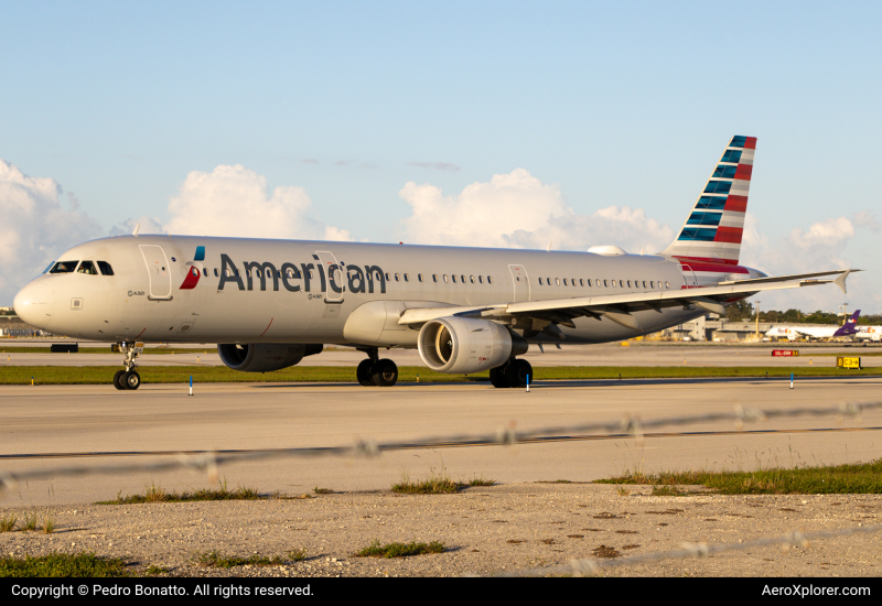 Photo of N154UW - American Airlines Airbus A321-200 at FLL on AeroXplorer Aviation Database