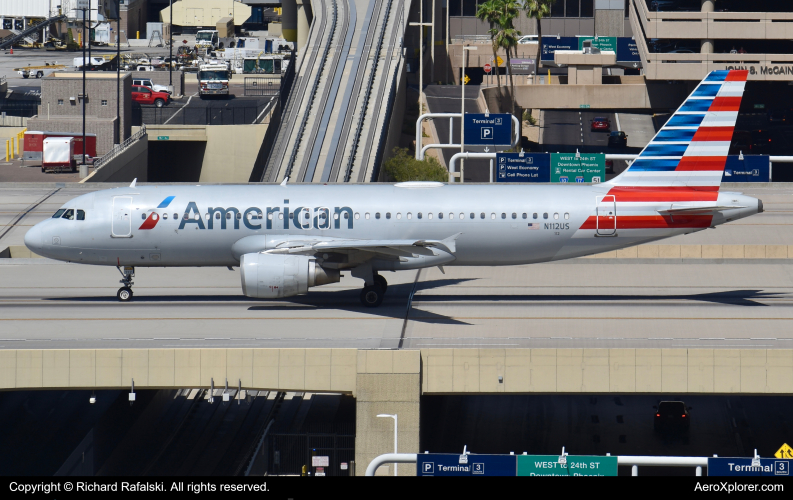 Photo of N112US - American Airlines Airbus A320 at PHX on AeroXplorer Aviation Database