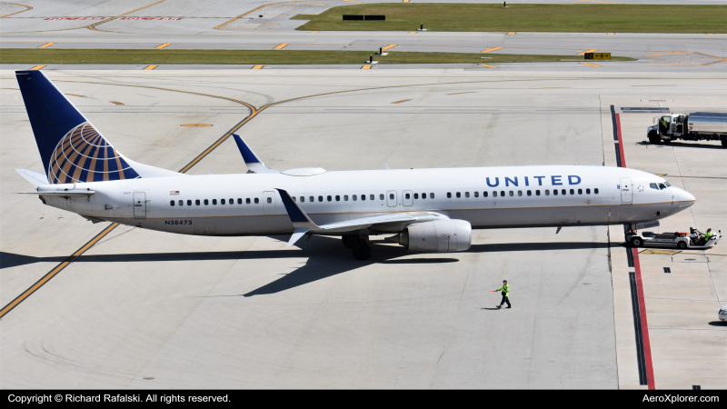 Photo of N38473 - United Airlines Boeing 737-900ER at FLL on AeroXplorer Aviation Database