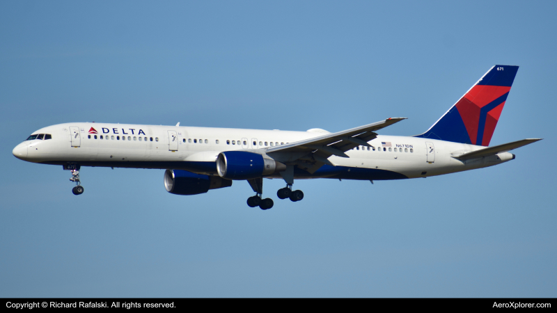 Photo of N671DN - Delta Airlines Boeing 757-200 at ATL on AeroXplorer Aviation Database
