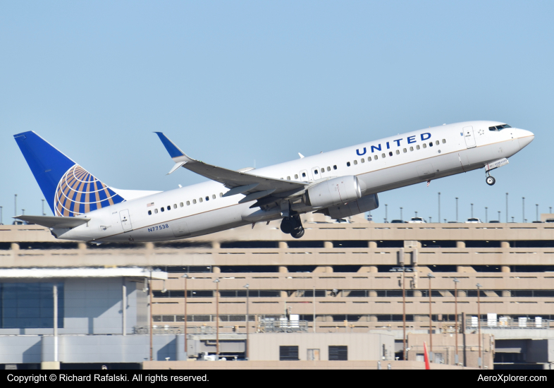 Photo of N77538 - United Airlines Boeing 737-800 at PHX on AeroXplorer Aviation Database