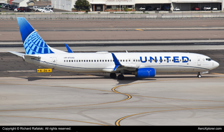 Photo of N75410 - United Airlines Boeing 737-900 at PHX on AeroXplorer Aviation Database