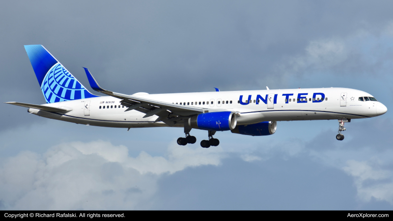 Photo of N19136 - United Airlines Boeing 757-200 at MCO on AeroXplorer Aviation Database