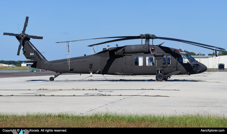 Photo of 95-26614 - USA - United States Army Sikorsky UH-60L Blackhawk at kbkv on AeroXplorer Aviation Database