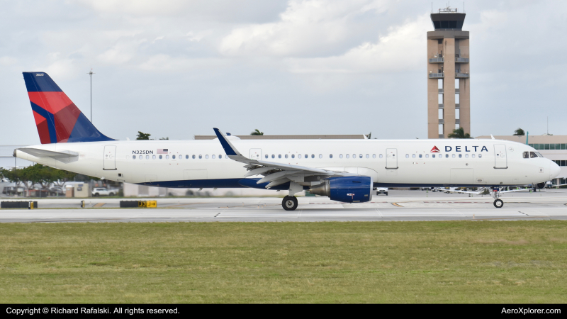 Photo of N325DN - Delta Airlines Airbus A321-200 at FLL on AeroXplorer Aviation Database