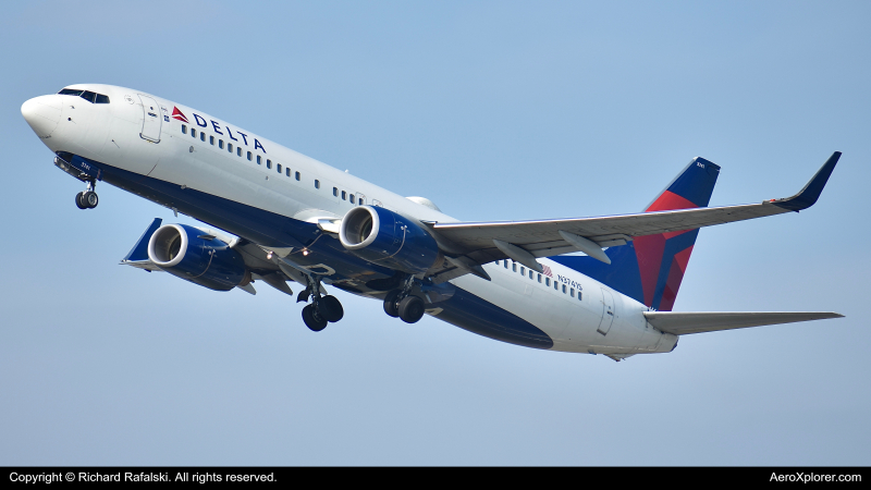 Photo of N3741S - Delta Airlines Boeing 737-800 at DAB on AeroXplorer Aviation Database