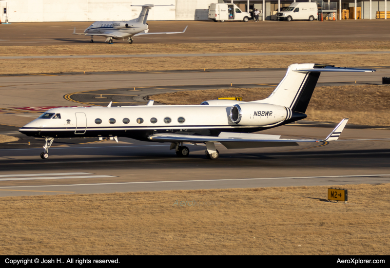 Photo of N88WR - PRIVATE Gulfstream G550 at DAL on AeroXplorer Aviation Database