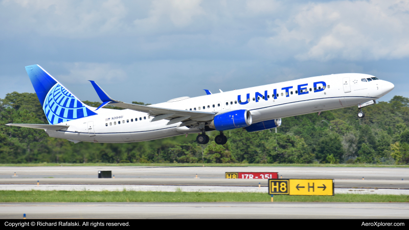 Photo of N39461 - United Airlines Boeing 737-900ER at MCO on AeroXplorer Aviation Database
