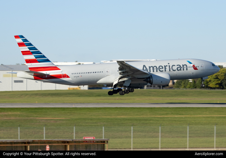 Photo of N752AN - American Airlines Boeing 777-200ER at PIT on AeroXplorer Aviation Database