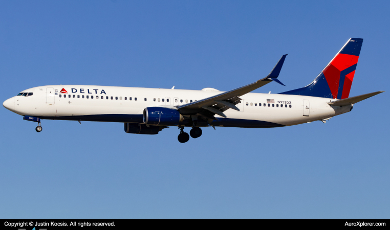 Photo of N953DZ - Delta Airlines B737-900 at KSRQ on AeroXplorer Aviation Database