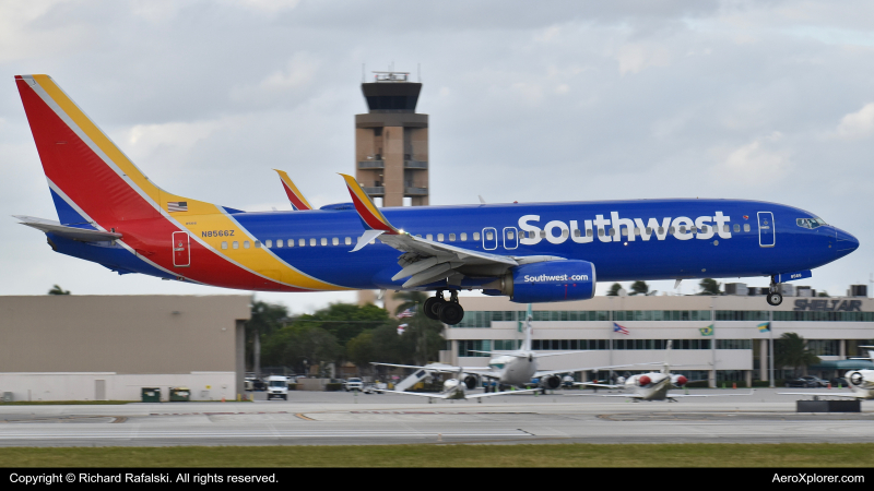 Photo of N8566Z - Southwest Airlines Boeing 737-800 at FLL on AeroXplorer Aviation Database