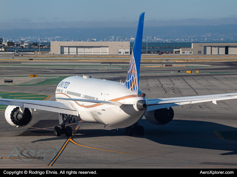 Photo of N39855 - United Airlines Boeing 787-9 at SFO on AeroXplorer Aviation Database