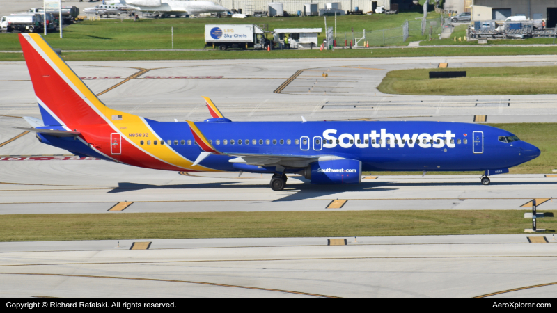 Photo of N8583Z - Southwest Airlines Boeing 737-800 at FLL on AeroXplorer Aviation Database