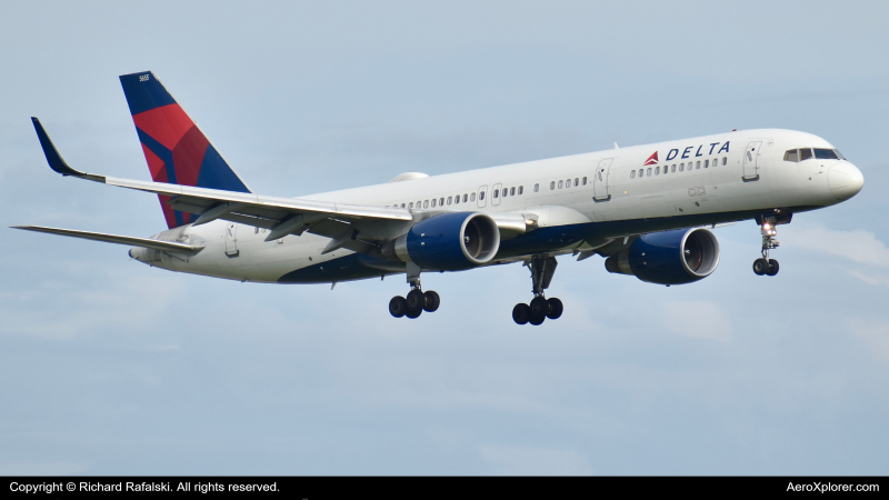 Photo of N555NW - Delta Airlines Boeing 757-200 at FLL on AeroXplorer Aviation Database