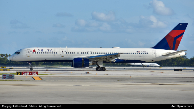 Photo of N679DA - Delta Airlines Boeing 757-200 at FLL on AeroXplorer Aviation Database