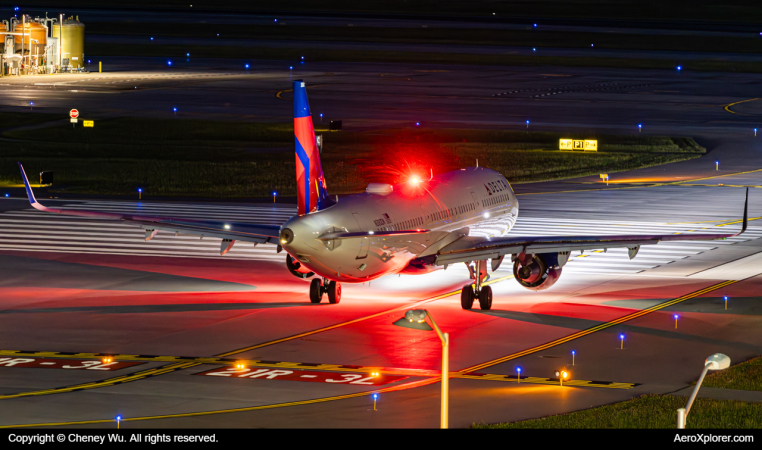 Photo of N380DN - Delta Airlines Airbus A321-200 at DTW on AeroXplorer Aviation Database