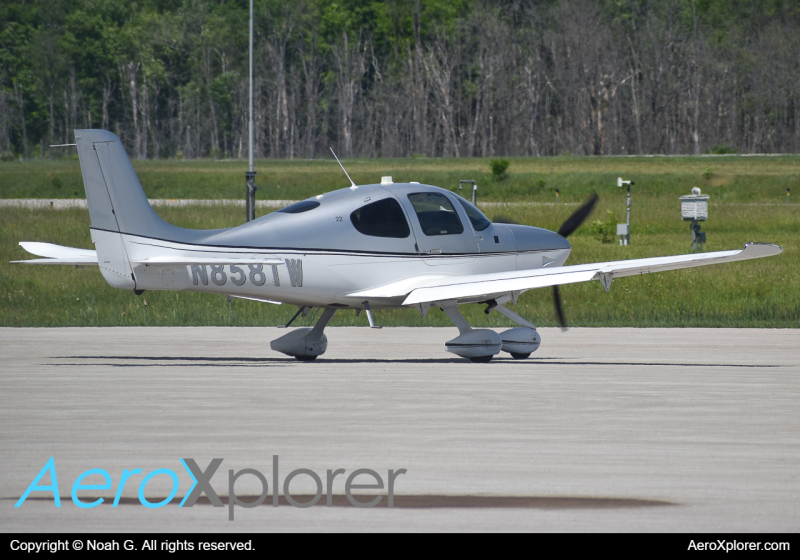 Photo of N858TW - PRIVATE Cirrus SR-22 at YYZ on AeroXplorer Aviation Database