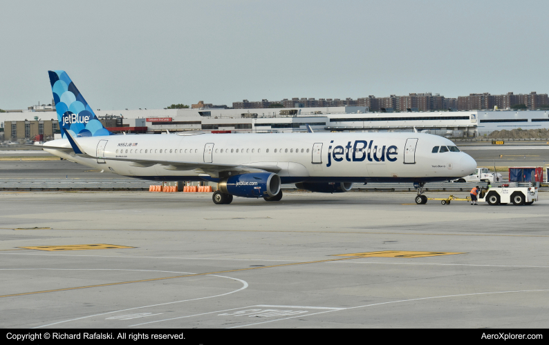 Photo of N952JB - JetBlue Airways Airbus A321 at JFK on AeroXplorer Aviation Database