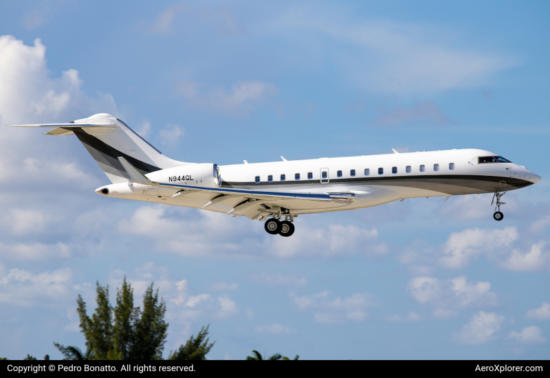 Photo of N944GL - PRIVATE Bombardier Global 6000 at FLL on AeroXplorer Aviation Database