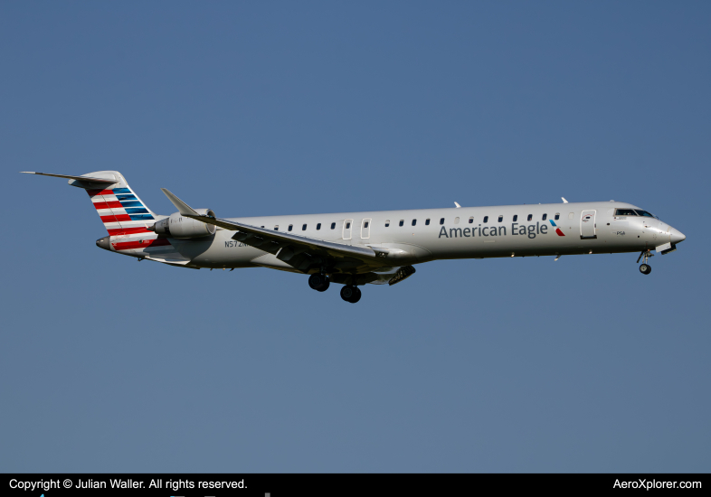 Photo of N572NN - American Eagle Mitsubishi CRJ-900 at CLT on AeroXplorer Aviation Database