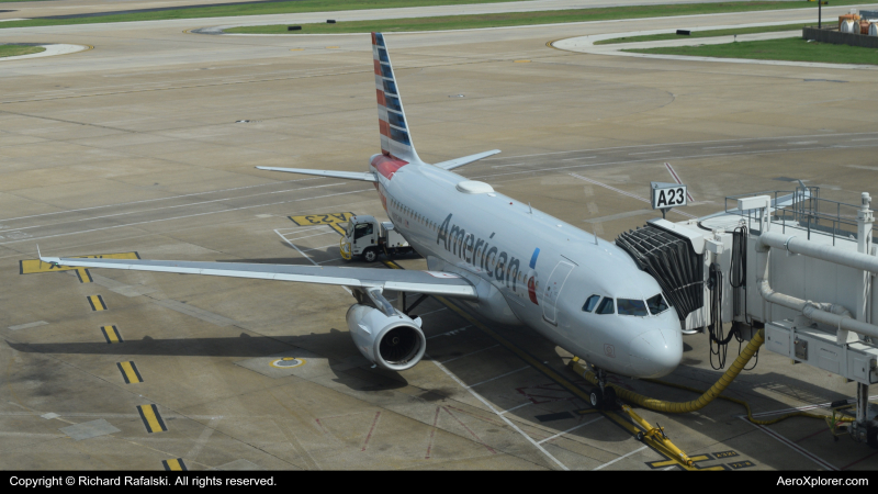 Photo of N805AW - American Airlines Airbus A319 at DFW on AeroXplorer Aviation Database
