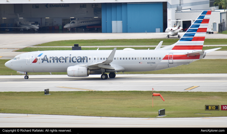 Photo of N939NN - American Airlines  Boeing 737-800 at FLL on AeroXplorer Aviation Database