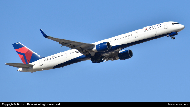 Photo of N582NW - Delta Airlines Boeing 757-300 at PHX on AeroXplorer Aviation Database