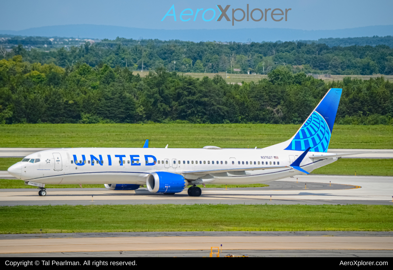 Photo of N37527 - United Airlines Boeing 737 MAX 9 at IAD on AeroXplorer Aviation Database
