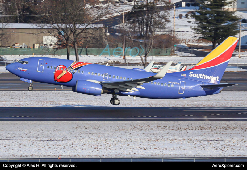 Photo of N409WN - Southwest Airlines Boeing 737-700 at MHT on AeroXplorer Aviation Database