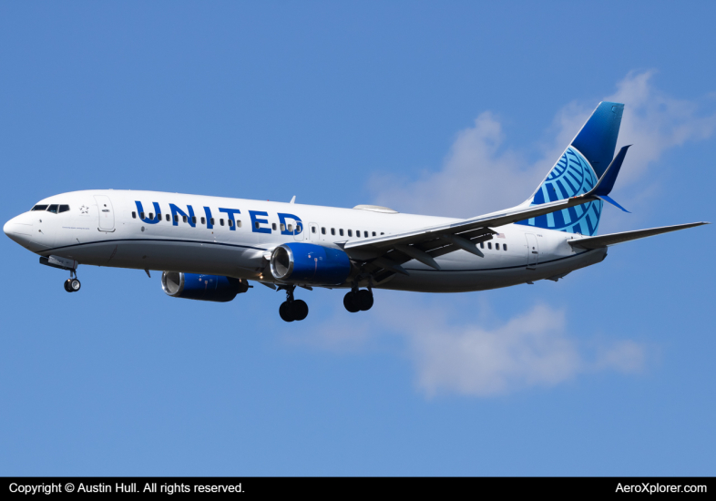 Photo of N24212 - United Airlines Boeing 737-800 at PIT on AeroXplorer Aviation Database