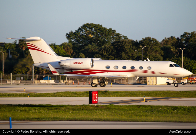 Photo of N917MS - PRIVATE Gulfstream IV at FLL on AeroXplorer Aviation Database