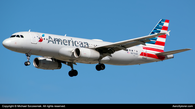 Photo of N679AW - American Airlines Airbus A320 at ORD on AeroXplorer Aviation Database