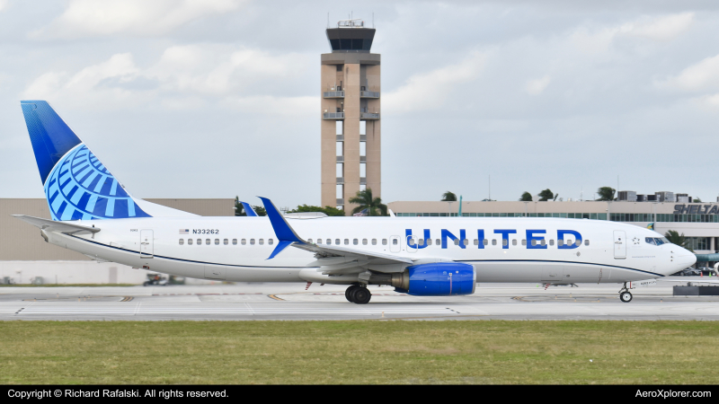 Photo of N33262 - United Airlines Boeing 737-800 at FLL on AeroXplorer Aviation Database
