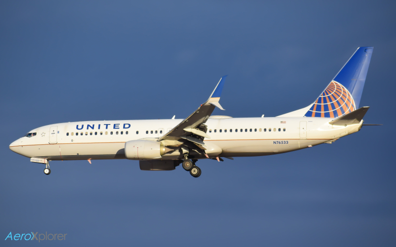 Photo of N76533 - United Airlines Boeing 737-800 at DEN on AeroXplorer Aviation Database