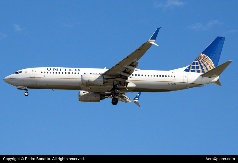 Photo of N27239 - United Airlines Boeing 737-800 at TPA on AeroXplorer Aviation Database
